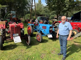 Stellvertretender Bürgervorsteher Henning Meyn auf dem Oldtimer-Treffen